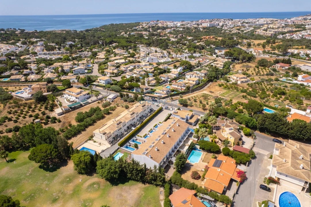 Moradia T4 para Venda em Albufeira e Olhos de Água Foto 3