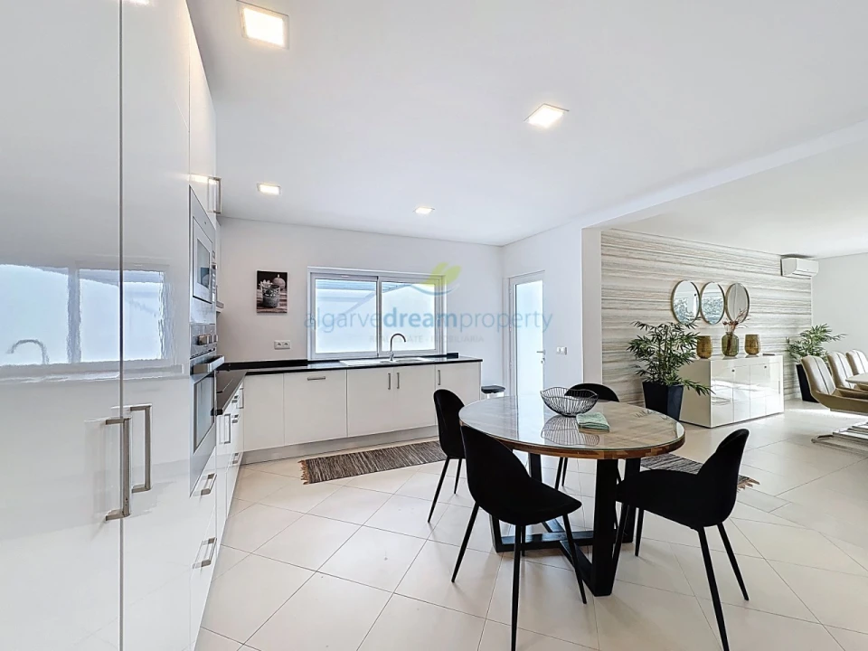 Moradia T4 para Venda em Albufeira e Olhos de Água Foto 18