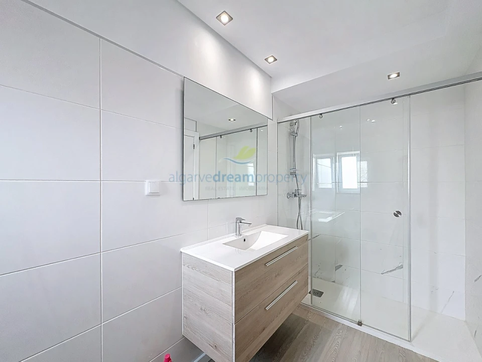 Moradia T4 para Venda em Albufeira e Olhos de Água Foto 36