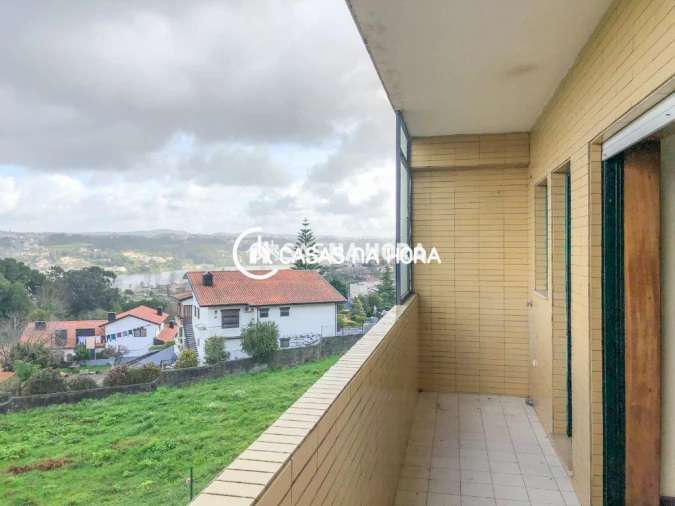 Apartamento T3 para Venda em Oliveira do Douro Foto 3