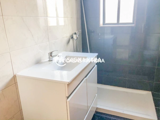 Apartamento T3 para Venda em Oliveira do Douro Foto 5