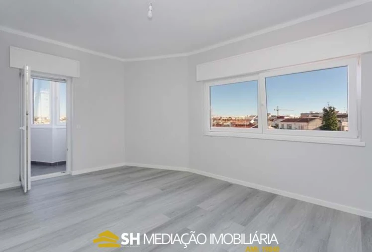 Apartamento T3 para Venda em Portimão Foto 2