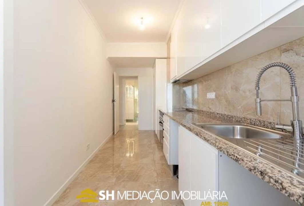 Apartamento T3 para Venda em Portimão Foto 8