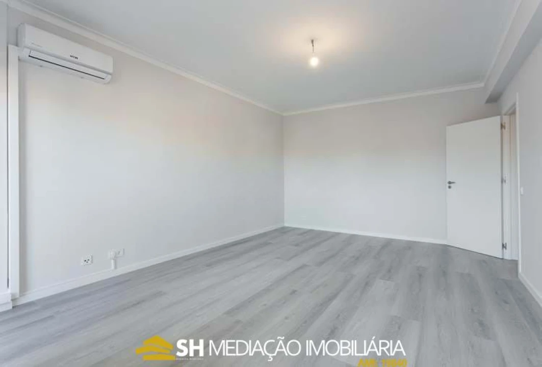 Apartamento T3 para Venda em Portimão Foto 14