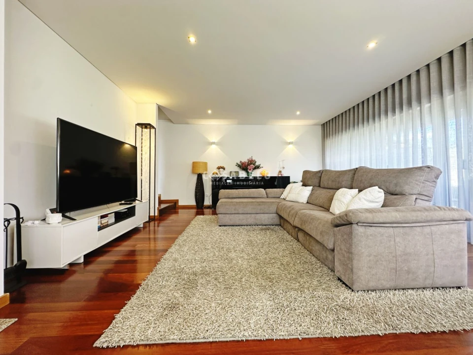 Moradia T4 para Venda em Castêlo da Maia Foto 12