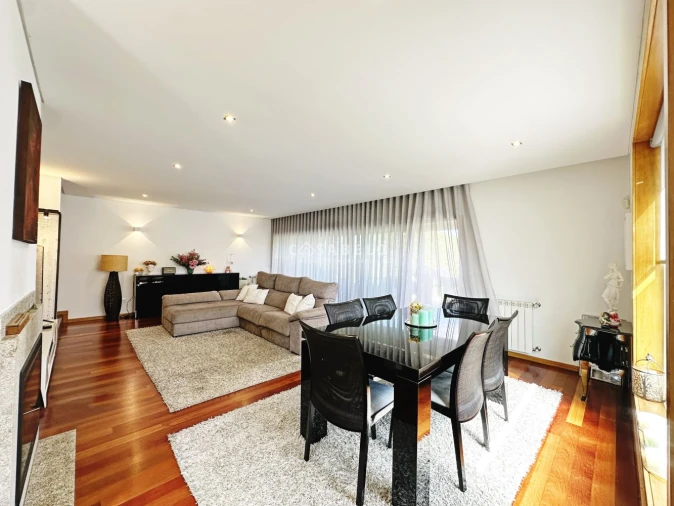 Moradia T4 para Venda em Castêlo da Maia Foto 11