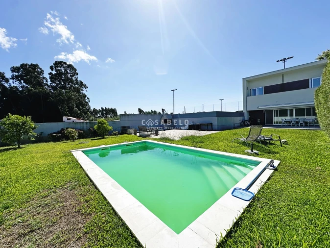 Moradia T4 para Venda em Castêlo da Maia Foto 2