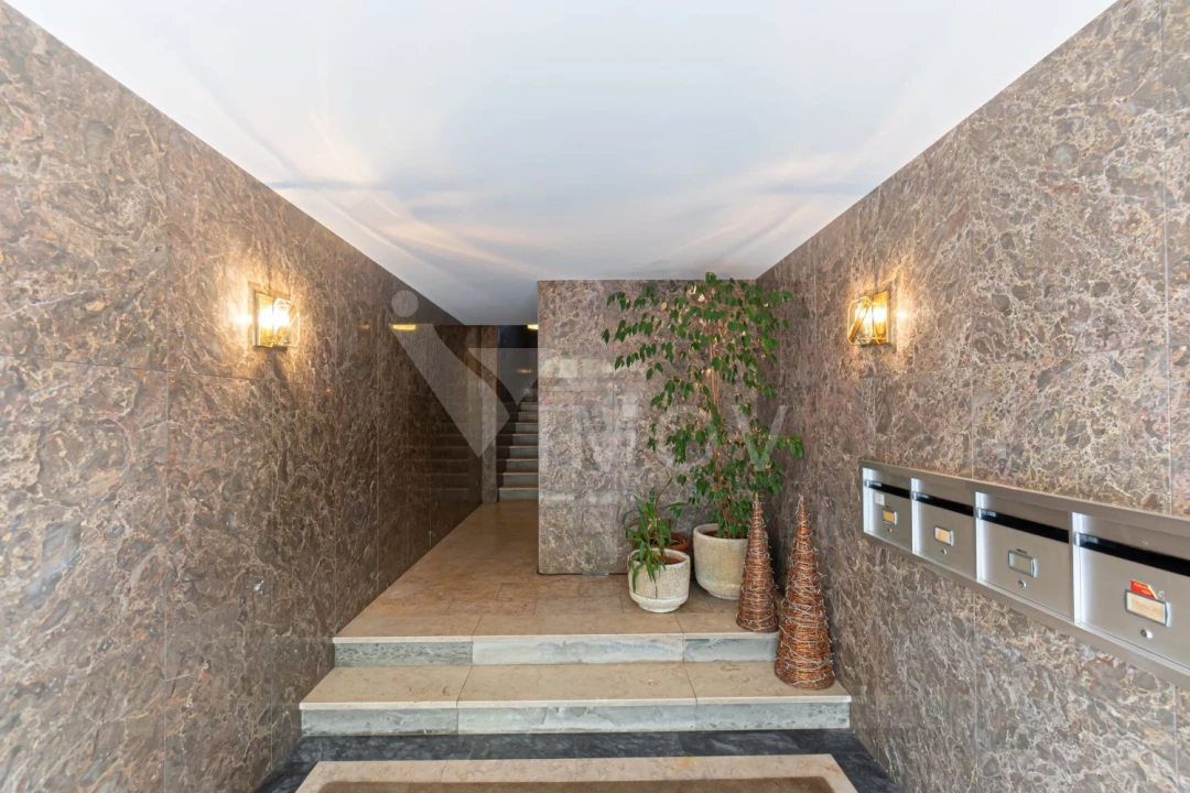 Apartamento T4 para Venda em Lordelo do Ouro e Massarelos Foto 1