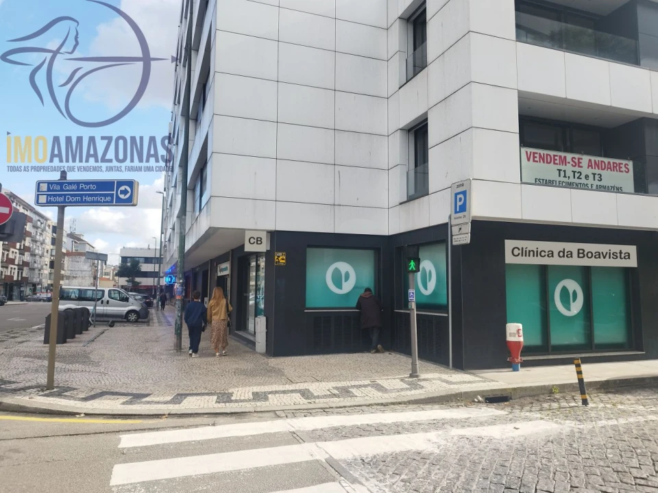 Loja para Arrendamento em Ramalde Foto 15