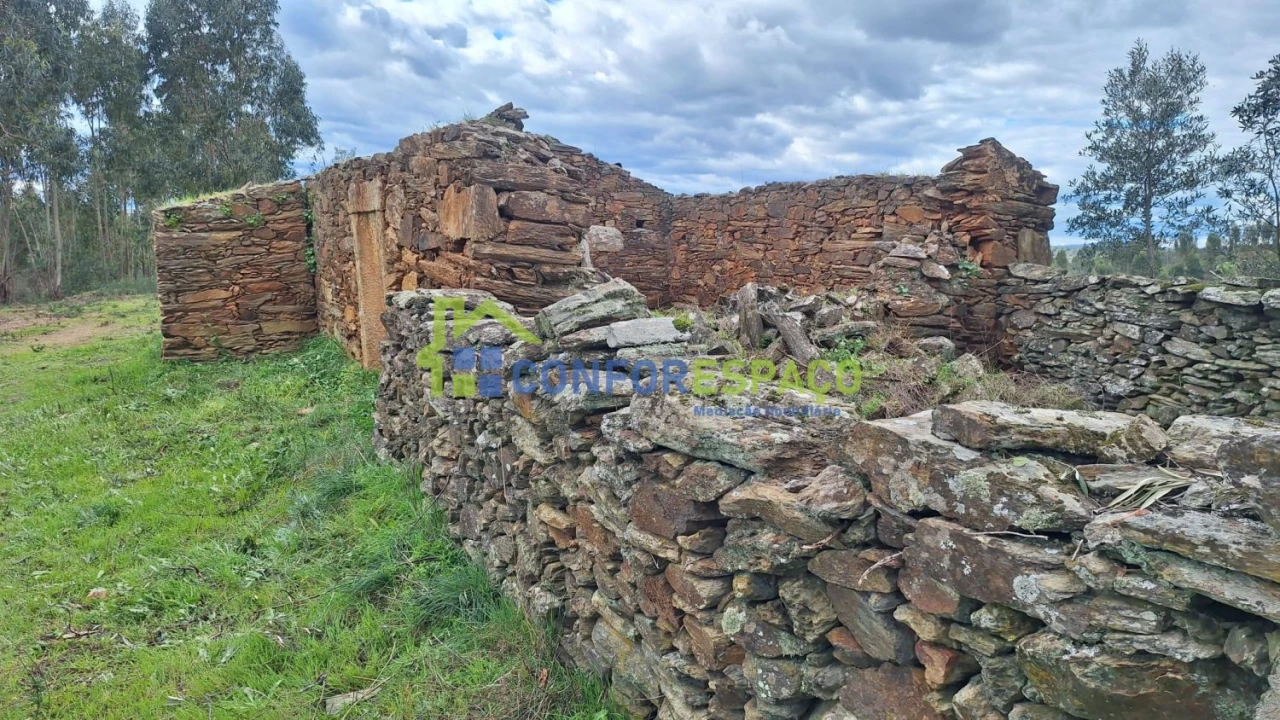 Terreno para Venda em Escalos de Baixo e Mata Foto 22