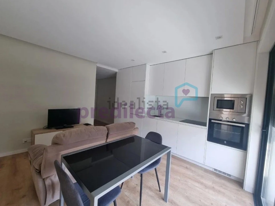 Apartamento T1 para Arrendamento em Paranhos Foto 1