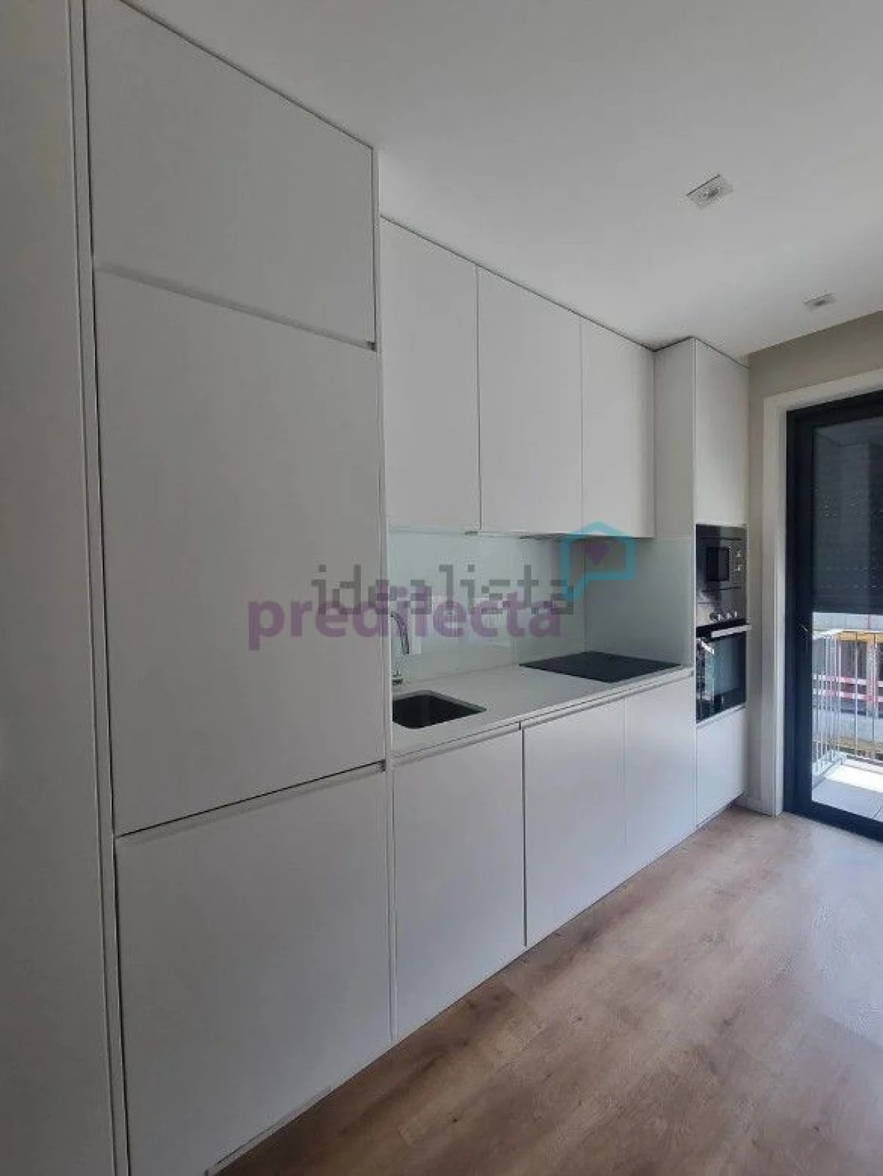 Apartamento T1 para Arrendamento em Paranhos Foto 6