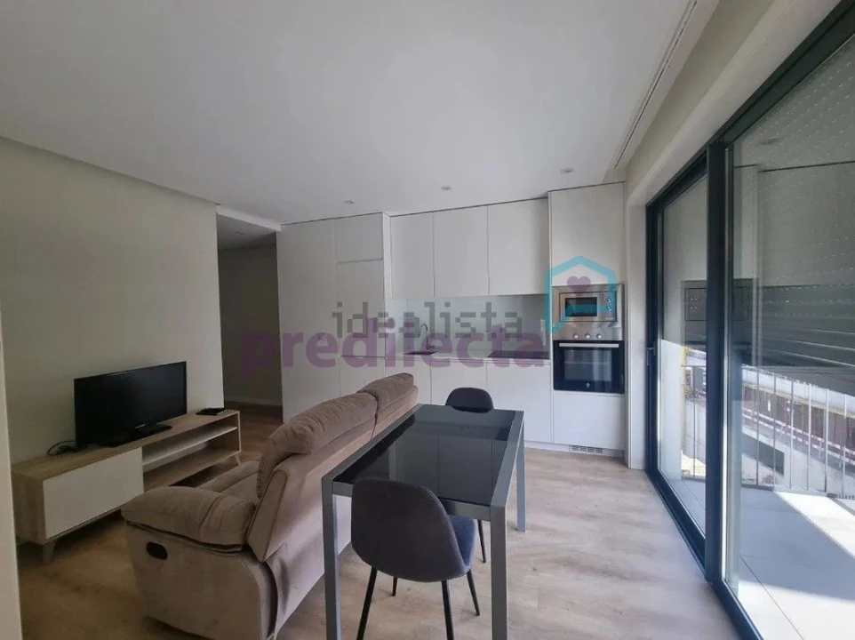 Apartamento T1 para Arrendamento em Paranhos Foto 3