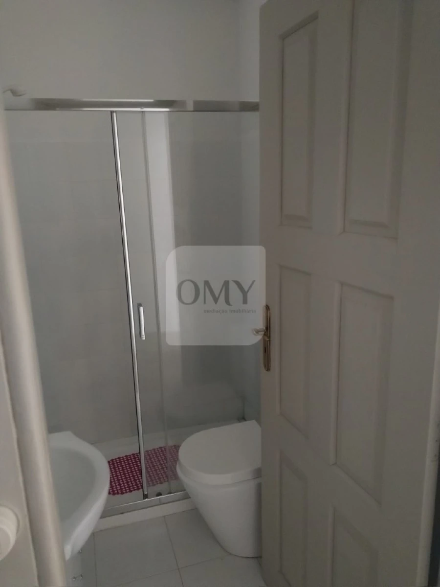 Moradia T5 para Arrendamento em Nossa Senhora da Conceição, São Pedro e São Dinis Foto 8