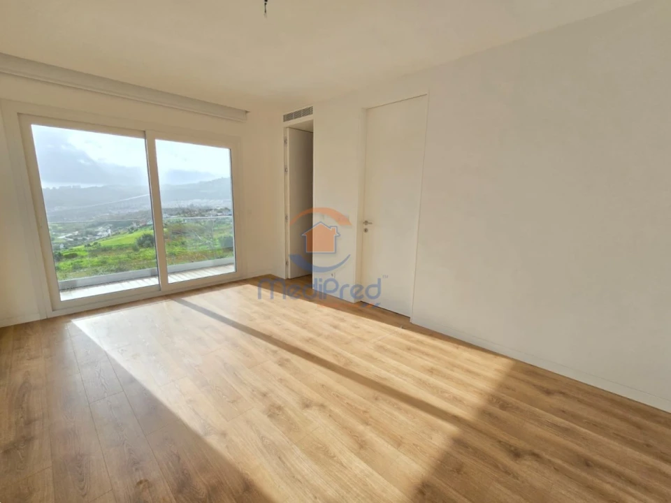 Apartamento T3 para Venda em Pontinha e Famões Foto 1