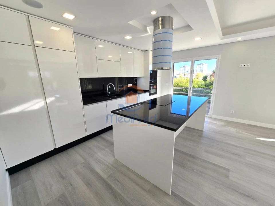 Apartamento T2 para Venda em Ramada e Caneças Foto 1