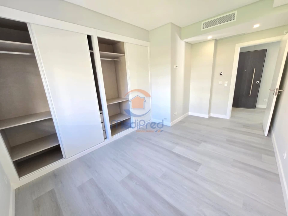 Apartamento T2 para Venda em Ramada e Caneças Foto 14