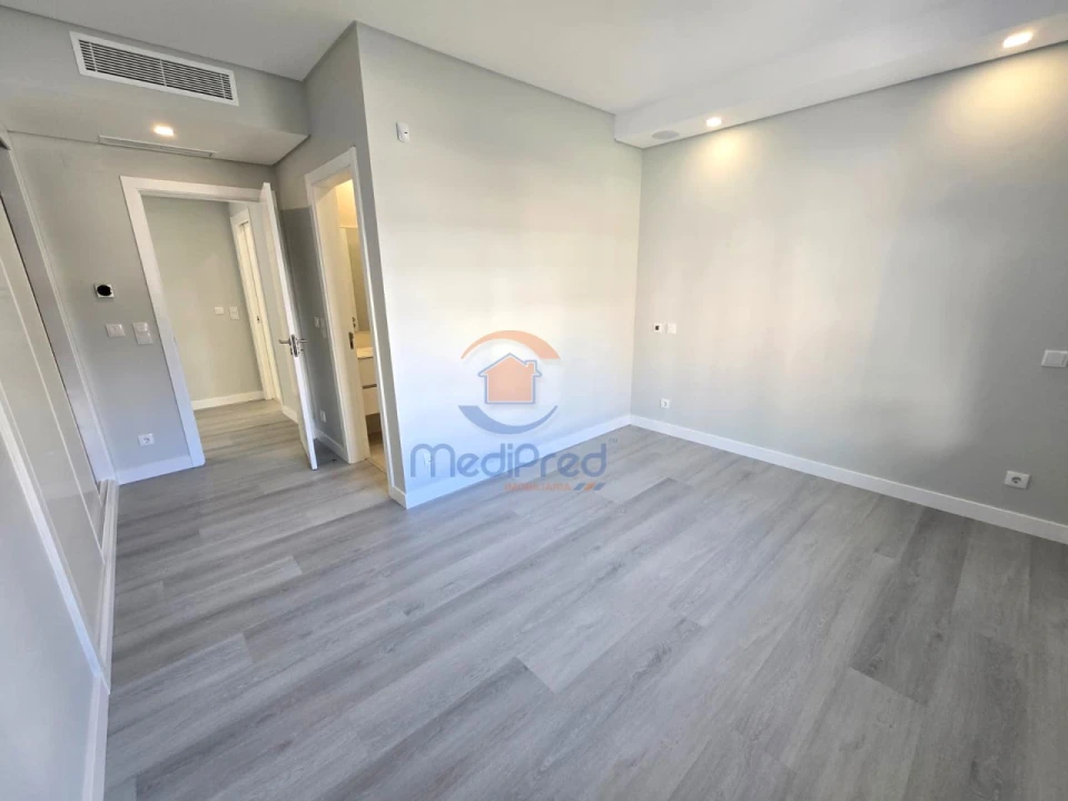 Apartamento T2 para Venda em Ramada e Caneças Foto 15