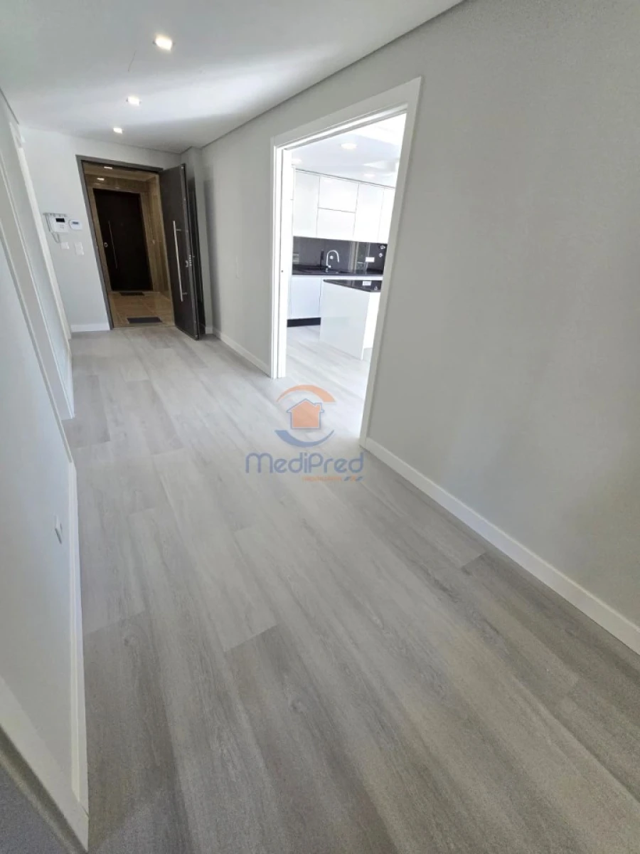 Apartamento T2 para Venda em Ramada e Caneças Foto 2