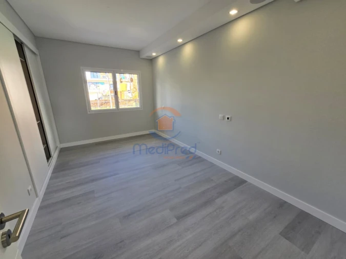Apartamento T2 para Venda em Ramada e Caneças Foto 12