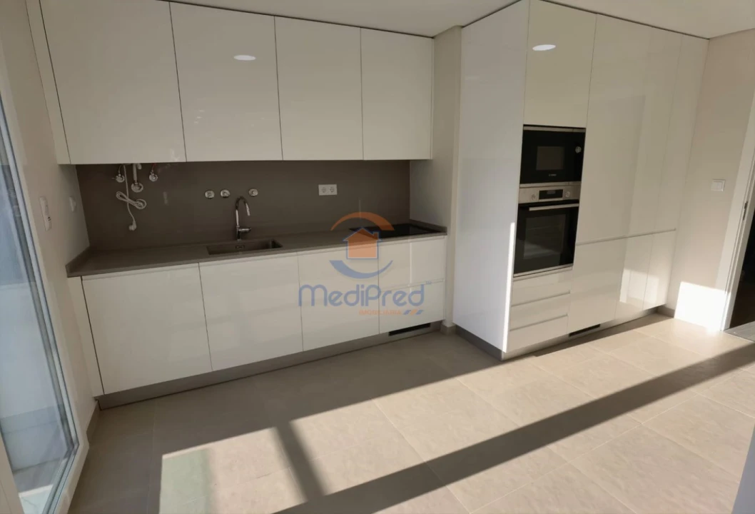 Apartamento T2 para Venda em Santo António dos Cavaleiros e Frielas Foto 3