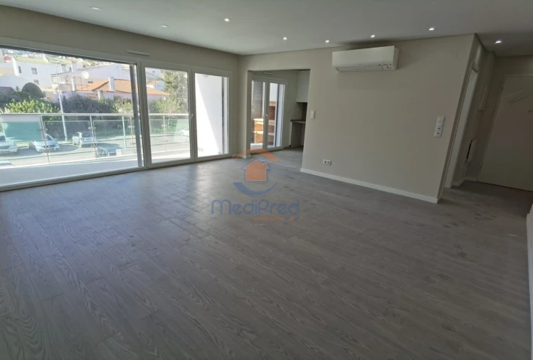 Apartamento T2 para Venda em Santo António dos Cavaleiros e Frielas Foto 1