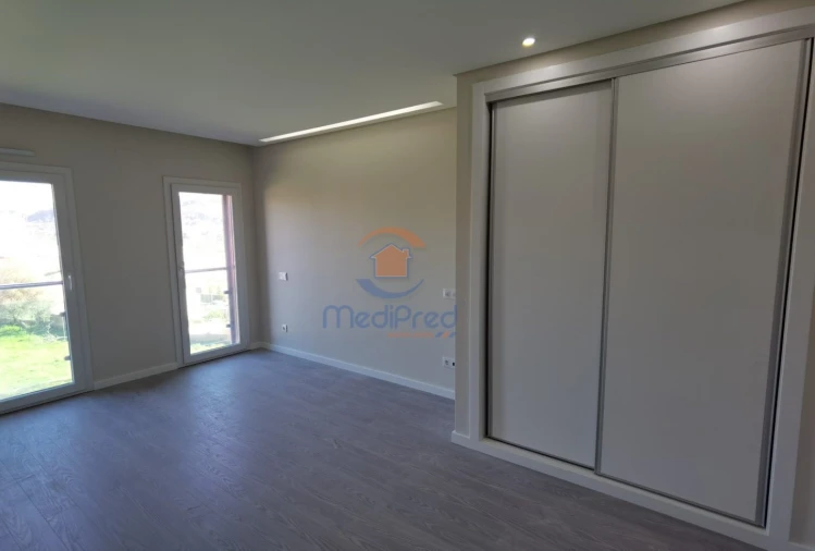 Apartamento T2 para Venda em Santo António dos Cavaleiros e Frielas Foto 18