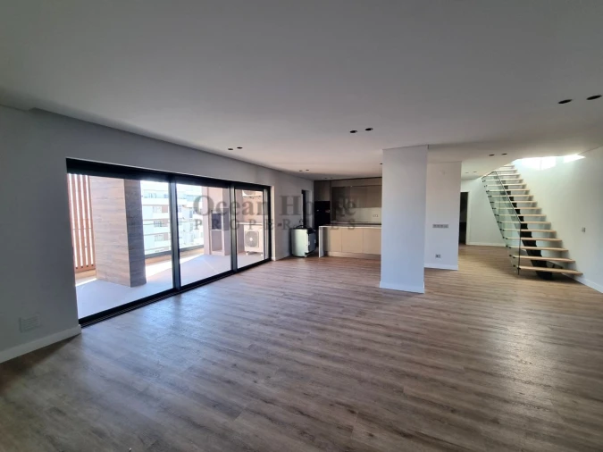 Apartamento T5 para Venda em Faro (Sé e São Pedro) Foto 2