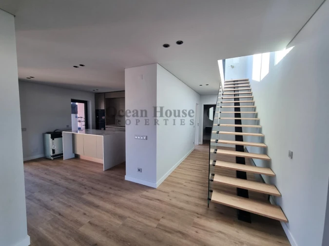 Apartamento T5 para Venda em Faro (Sé e São Pedro) Foto 3