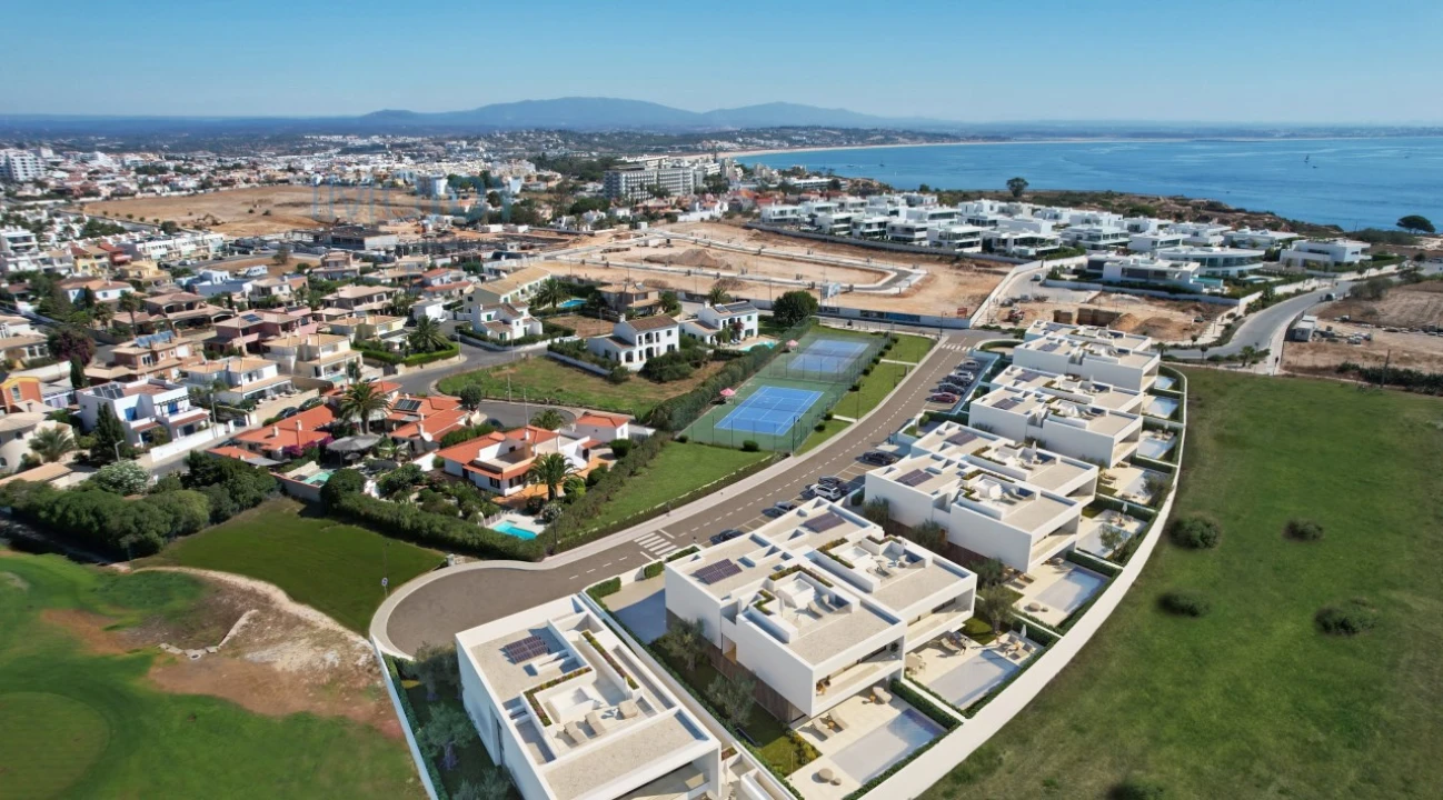 Moradia T4 para Venda em Lagos (São Sebastião e Santa Maria) Foto 1