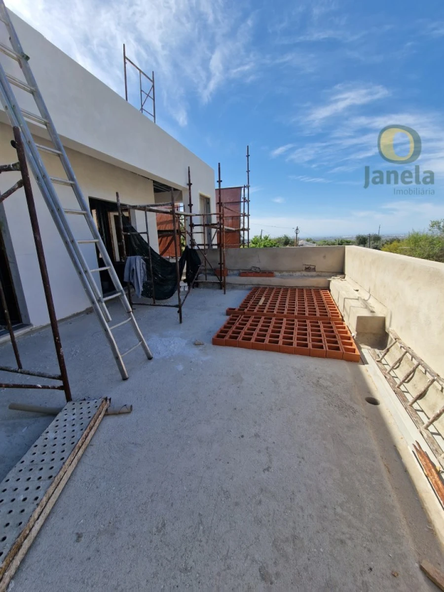 Moradia T3 para Venda em Santa Barbara de Nexe Foto 5