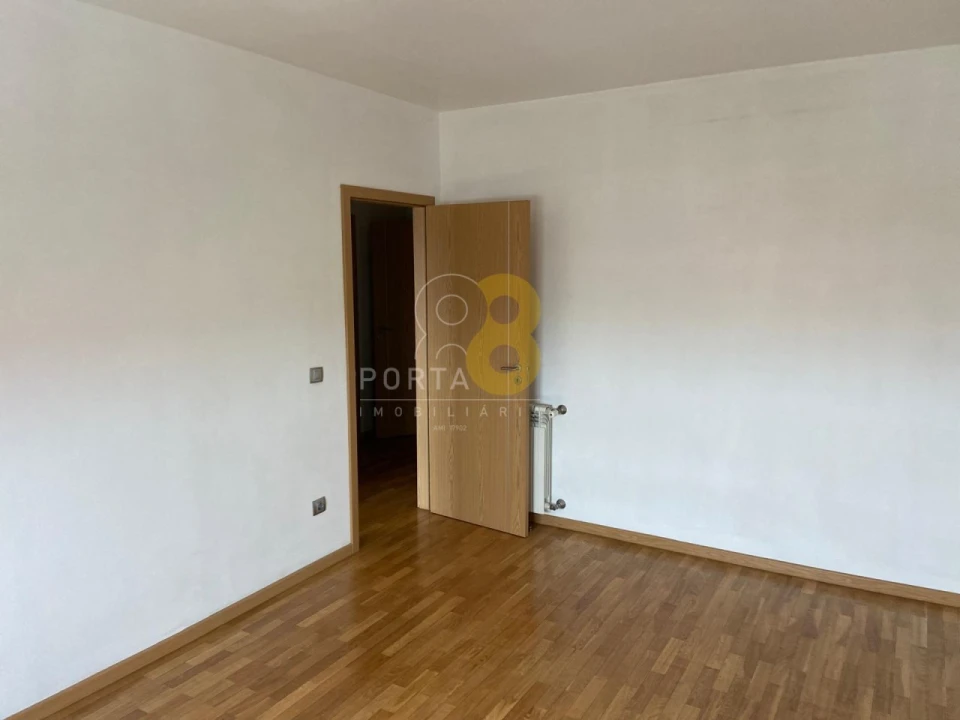 Apartamento T3 para Arrendamento em Custóias, Leça do Balio e Guifões Foto 9