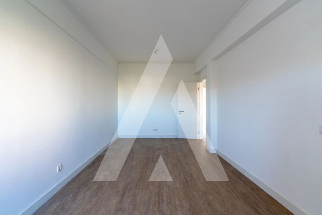 Apartamento T3 para Arrendamento em Venteira Foto 6