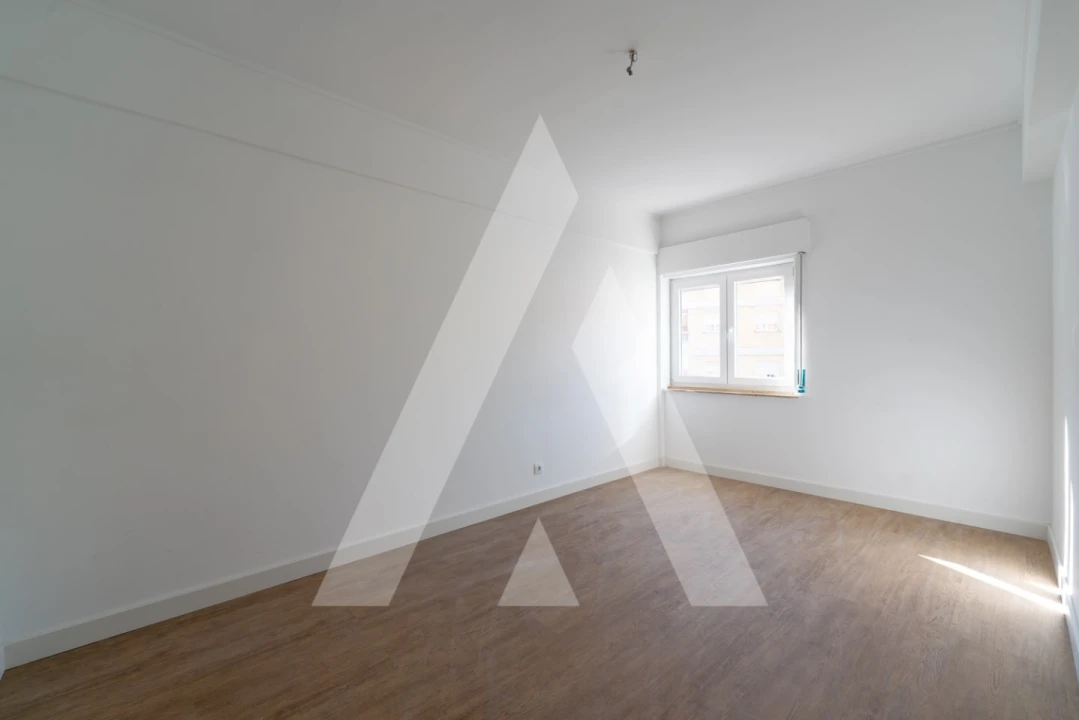 Apartamento T3 para Arrendamento em Venteira Foto 14