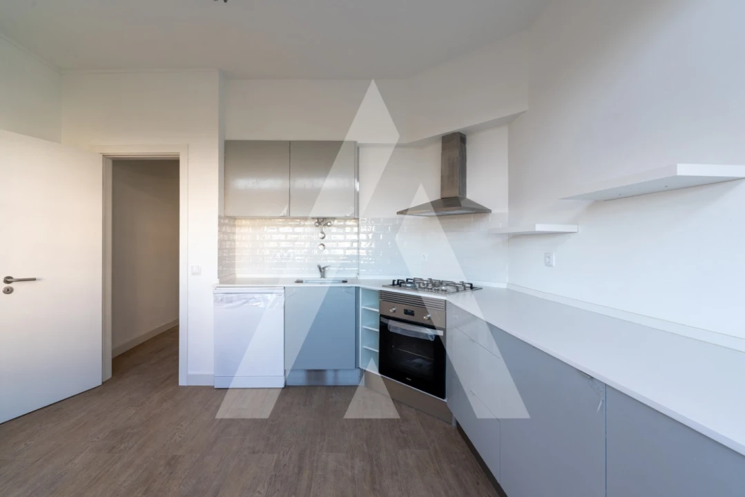 Apartamento T3 para Arrendamento em Venteira Foto 2