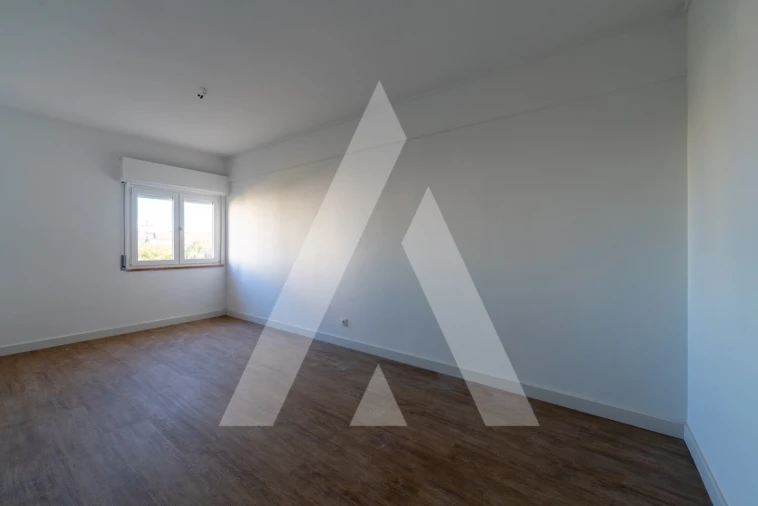 Apartamento T3 para Arrendamento em Venteira Foto 9