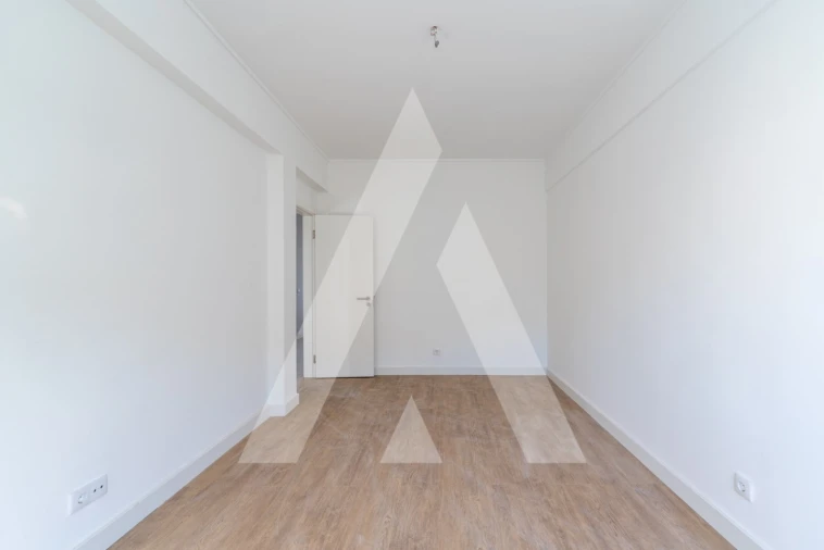 Apartamento T3 para Arrendamento em Venteira Foto 10