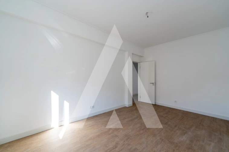 Apartamento T3 para Arrendamento em Venteira Foto 11