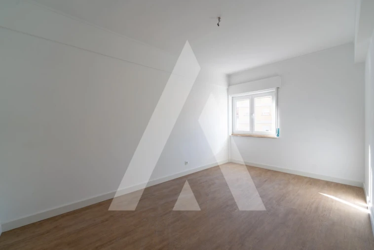 Apartamento T3 para Arrendamento em Venteira Foto 14