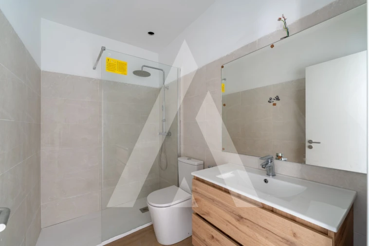 Apartamento T3 para Arrendamento em Venteira Foto 12