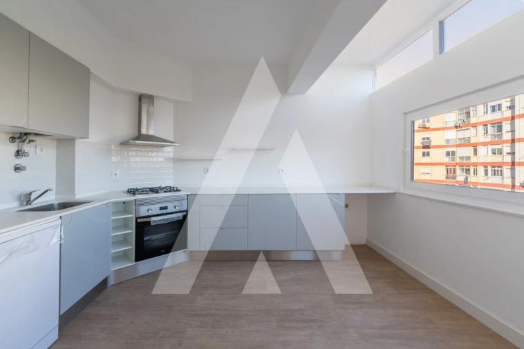 Apartamento T3 para Arrendamento em Venteira Foto 1