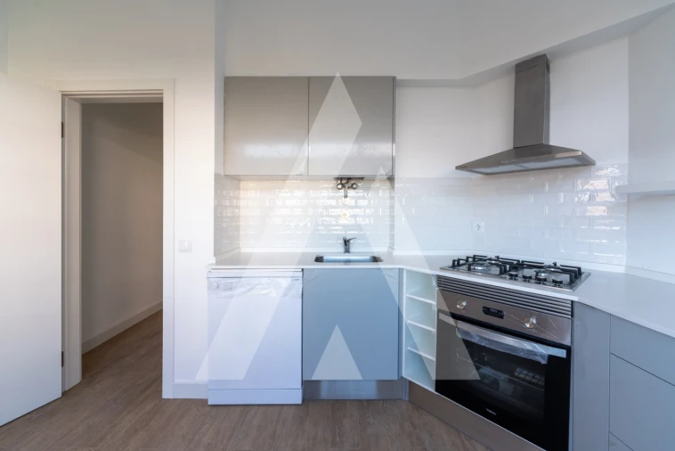 Apartamento T3 para Arrendamento em Venteira Foto 4