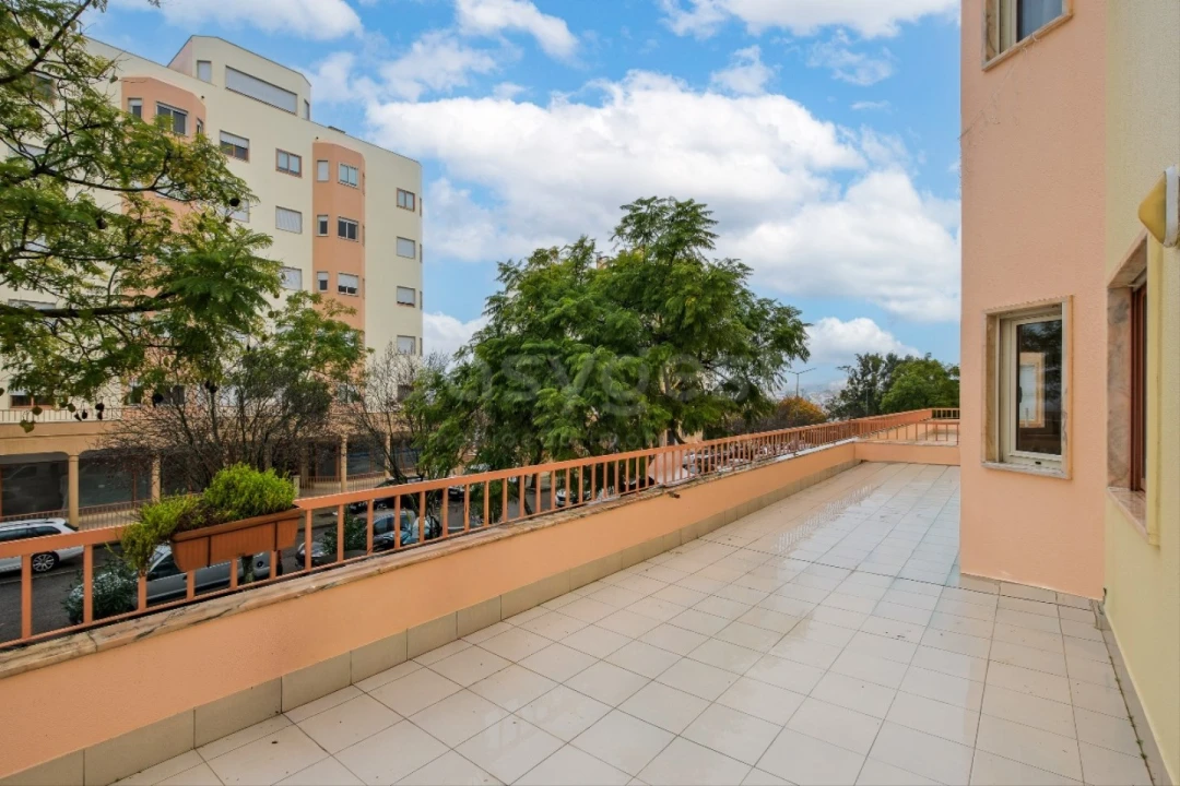 Apartamento T3 para Venda em Ramada e Caneças Foto 1