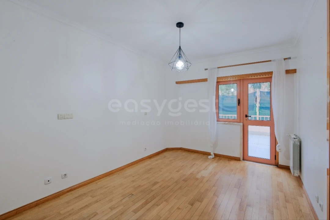 Apartamento T3 para Venda em Ramada e Caneças Foto 16