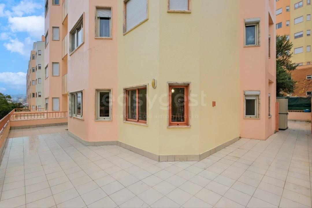 Apartamento T3 para Venda em Ramada e Caneças Foto 28