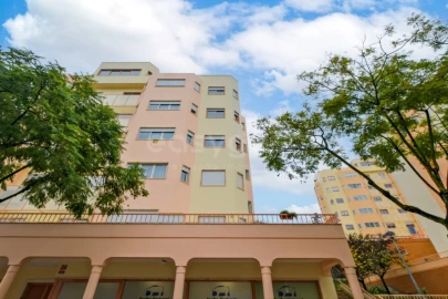 Apartamento T3 para Venda em Ramada e Caneças