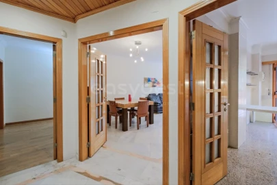 Apartamento T3 para Venda em Ramada e Caneças