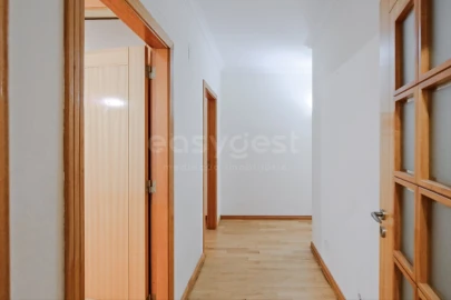 Apartamento T3 para Venda em Ramada e Caneças