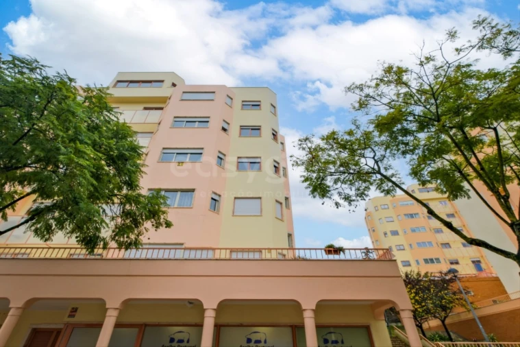 Apartamento T3 para Venda em Ramada e Caneças Foto 2