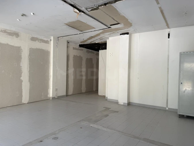 Loja para Arrendamento em Vila Nova de Famalicão e Calendário Foto 3